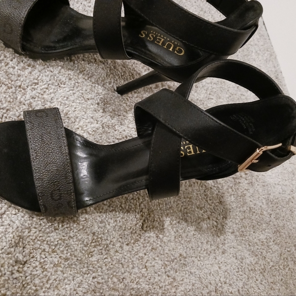 Guess sandals size 37- 7.5 - Picture 3 of 6